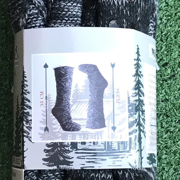 MinxNY Soft & Fuzzy Shea Butter & Rose Oil Socks😍 - Picture 4 of 8